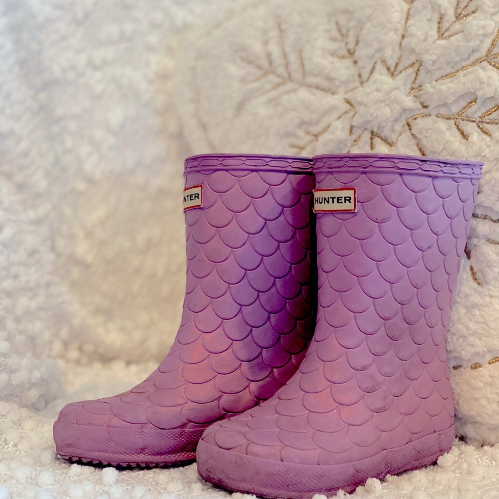 Rare Hunter mermaid Wellies gently used.   US Size 9/10 little kid!🧜🏻‍♀️